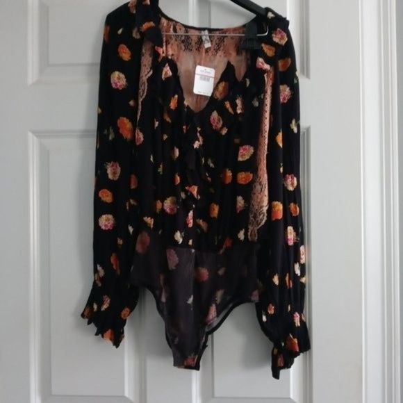 NWT Free People Poppy Balloon Sleeve Ruffle Floral V-Neck Lace Detail Bo… - Picture 6 of 14